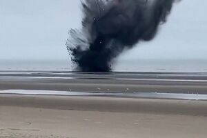 Militares detonam bomba da Segunda Guerra Mundial encontrada em praia na Bélgica
