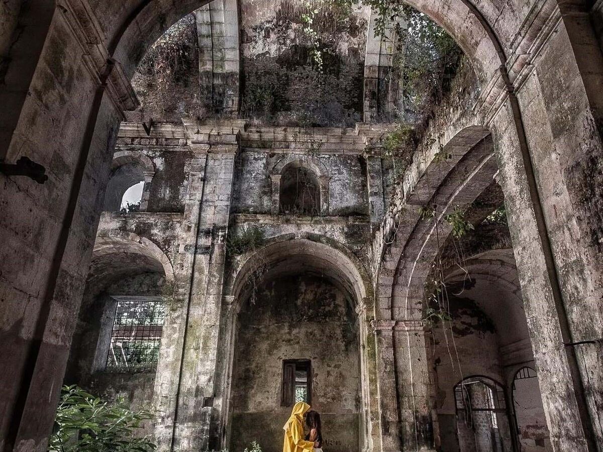 Casal de fotógrafos dá cor às ruínas nacionais