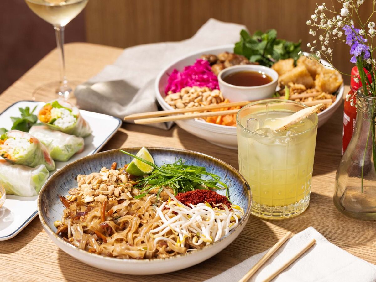 Portugal e Ásia juntos à mesa numa esquina lisboeta