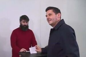 Rui Rocha foi o primeiro dos líderes partidários a votar