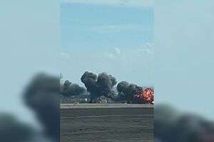 Avião que fazia acrobacias aéreas despenha-se na Turquia
