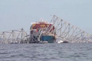 Navio embate em Ponte de Baltimore.mp4