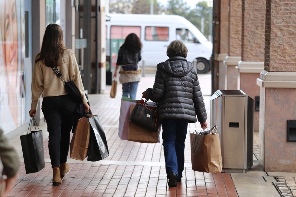 Economia cresce: consumo privado impulsiona PIB, apesar de investimento mais lento