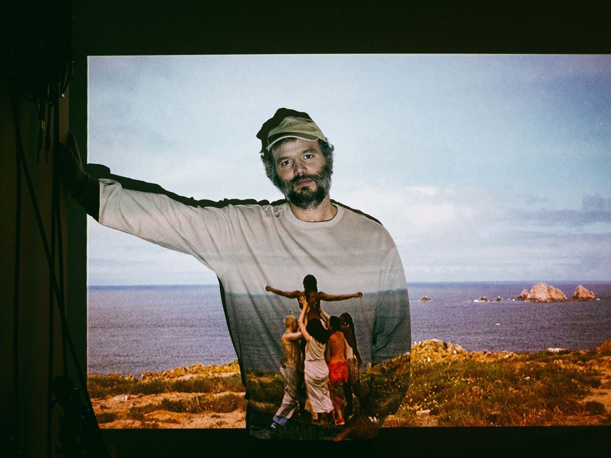 Benjamim inventou um mundo eletrónico no meio do Atlântico