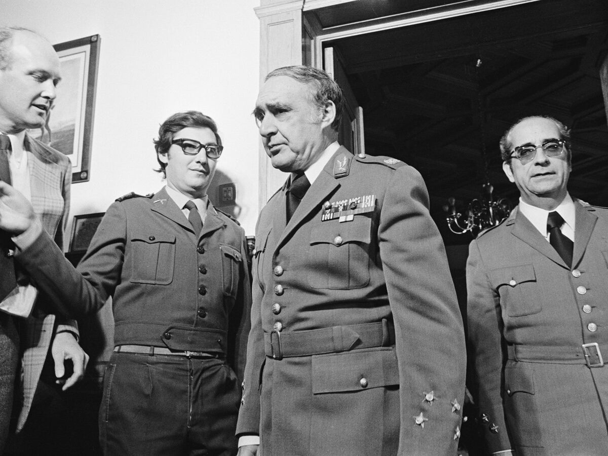 Conversa à porta com o general António Spínola