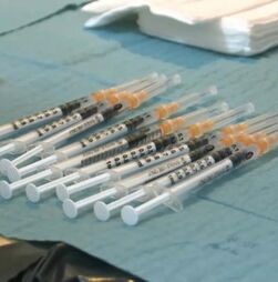 Gripe está a chegar mais cedo e centro europeu de doenças pede para acelerer vacinação