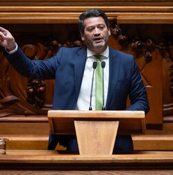 Fundadora do Chega apoia queixa que pede extinção do partido