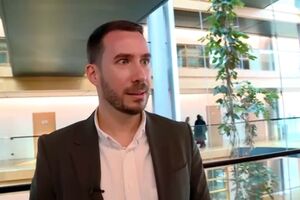 Conciliar a família com a vida política: Eurodeputado João Albuquerque mostra o seu dia a dia no Parlamento Europeu