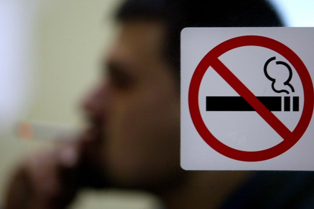 Proibir tabaco a uma geração resulta? 