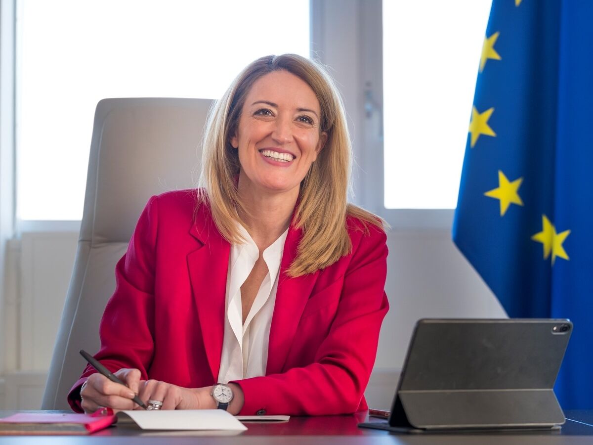 Roberta Metsola: “Estamos ensanduichados entre uma China com valores muito diferentes, uma Rússia agressiva e os EUA”