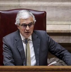 Ucrânia: Aguiar-Branco recebe hoje presidente do parlamento ucraniano que discursa em plenário