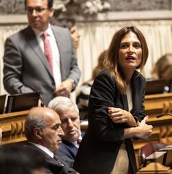 Isabel Moreira acusa deputado do Chega de lhe enviar 'beijos' e Aguiar-Branco pede inquérito. Veja o vídeo