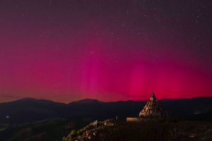 Time-lapse mostra aurora boreal a iluminar várias zonas da China