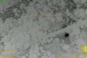 As imagens do momento em que um drone turco encontra os destroços do helicóptero em que seguia o presidente do Irão