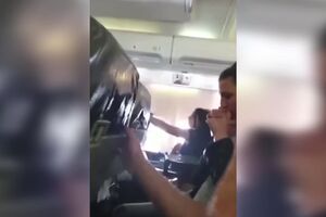 Momentos de pânico dentro de avião. Forte turbulência provocou um morto e 30 feridos