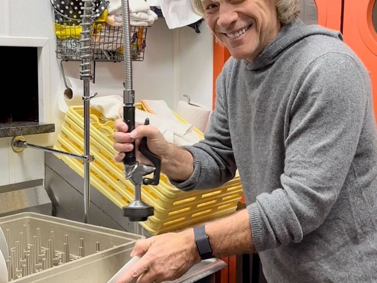 Jon Bon Jovi: “Uma das cordas vocais estava a atrofiar-se e desafinava a cantar”