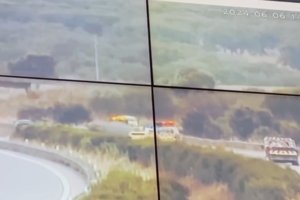 Vídeo capta embate de um automóvel contra patrulha da GNR e carrinha da Brisa na berma da A2 em Beja 