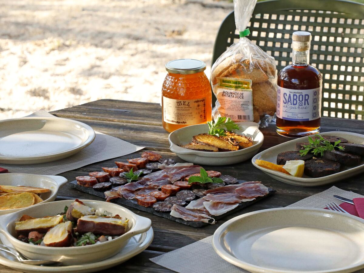 Arrifana e Rogil: cocktails, mariscos e "torresmos do mar"