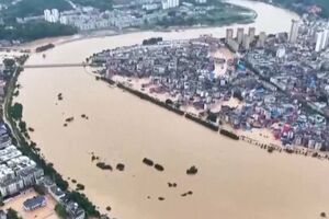 Imagens impressionantes mostram várias cidades do sul da China totalmente inundadas