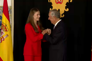 Princesa Leonor recebida com honras militares em Belém
