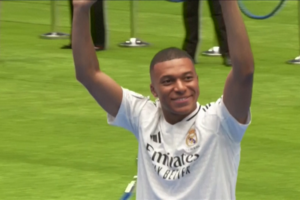 Euforia na apresentação de Mbappé no estádio do Bernabéu