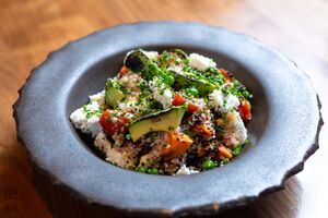 A salada de quinoa com batata-doce, do chef Henrique Sá Pessoa