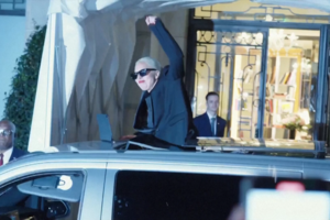 Lady Gaga surpreende fãs à porta de hotel com duas faixas áudio do seu próximo álbum