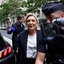 Marine Le Pen critica 'lições de moral' do futebolista Mbappé