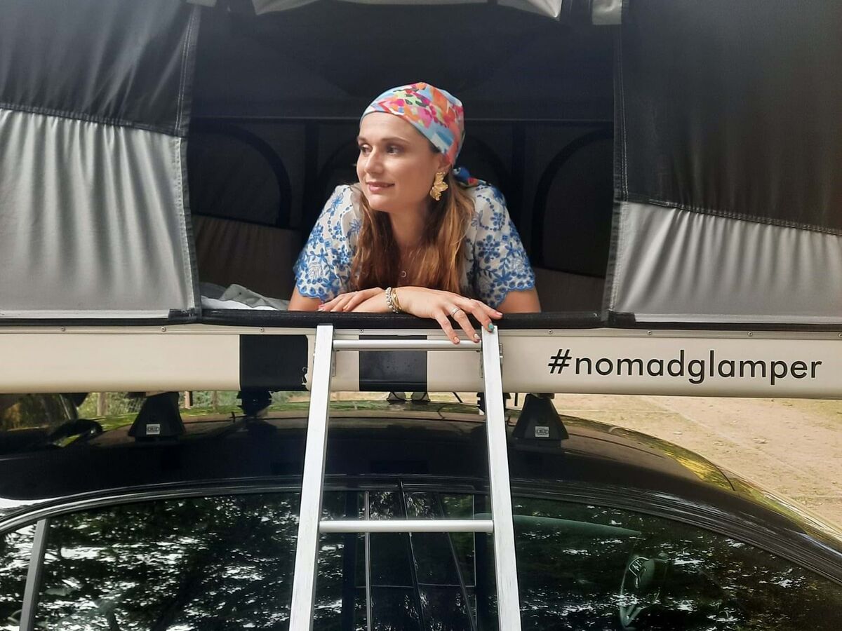 Acampar no tejadilho é moda de verão