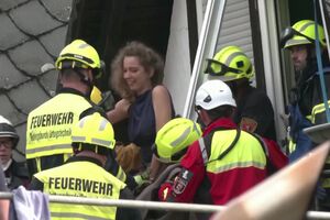 Desabamento de hotel provoca um morto.mp4