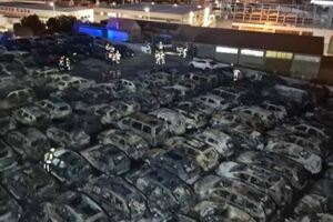 Mais de 200 carros destruídos após incêndio perto do aeroporto de Lisboa
