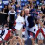 Kamala Harris chega à convenção democrata com sondagens a favor em estados cruciais