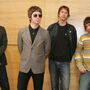 Revenda de bilhetes para concertos dos Oasis atinge 7.000 euros e banda deixa alerta