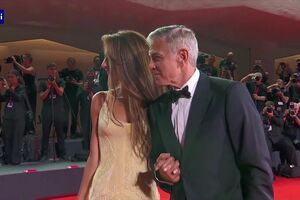 clooney salva fotografo.mp4