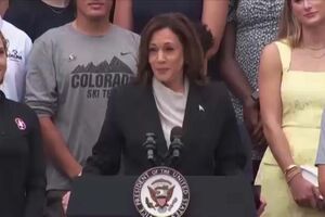 Kamala Harris vai à frente em estados críticos mas Pensilvânia está empatada