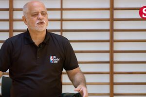 Carlos Barroca e a princesa indonésia.mp4