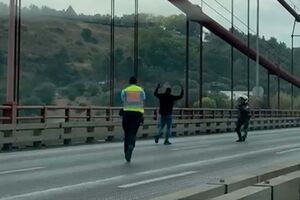 PSP corta ponte 25 de Abril nos dois sentidos e detém homem