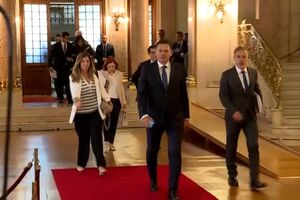 Governo marca reunião para discutir Orçamento com o PS após troca de críticas em comunicados