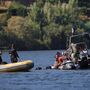 Mergulhadores no rio Douro para último dia de buscas por peças do helicóptero 