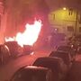 Três carros incendiados esta noite obrigam à evacuação de prédio em Lisboa