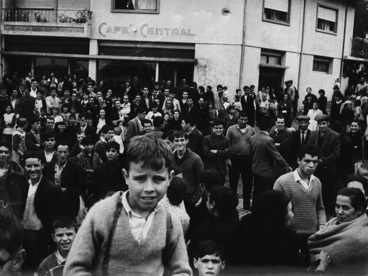 O motim sangrento por um padre que matou duas mulheres 