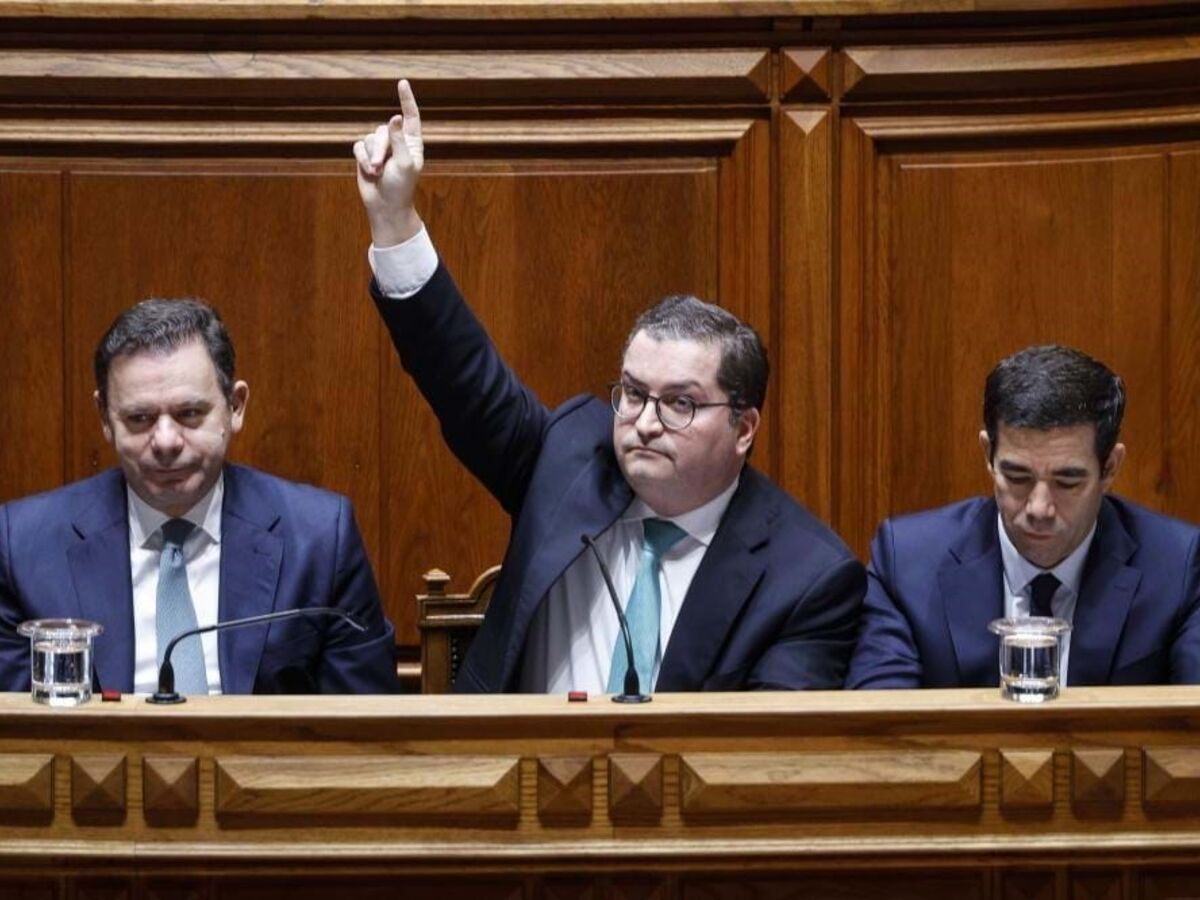 Todos alertam para riscos nas contas, mas o Governo continua a gastar. Como? 