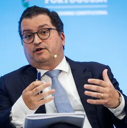 Finanças alertam para conteúdos falsos com nome e imagem do ministro Miranda Sarmento