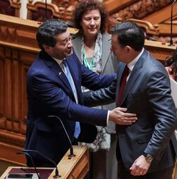 Lei dos estrangeiros aprovada no Parlamento