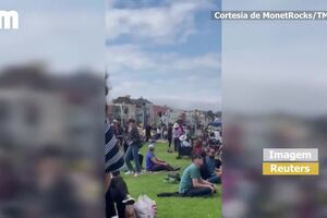 Paraquedista aterra em cima do público durante espetáculo aéreo 