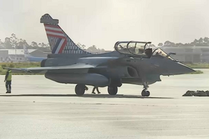 Caça francês aterra de emergência no Aeroporto Sá Carneiro no Porto