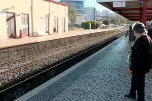 Passe ferroviário de 20 euros entra hoje em vigor