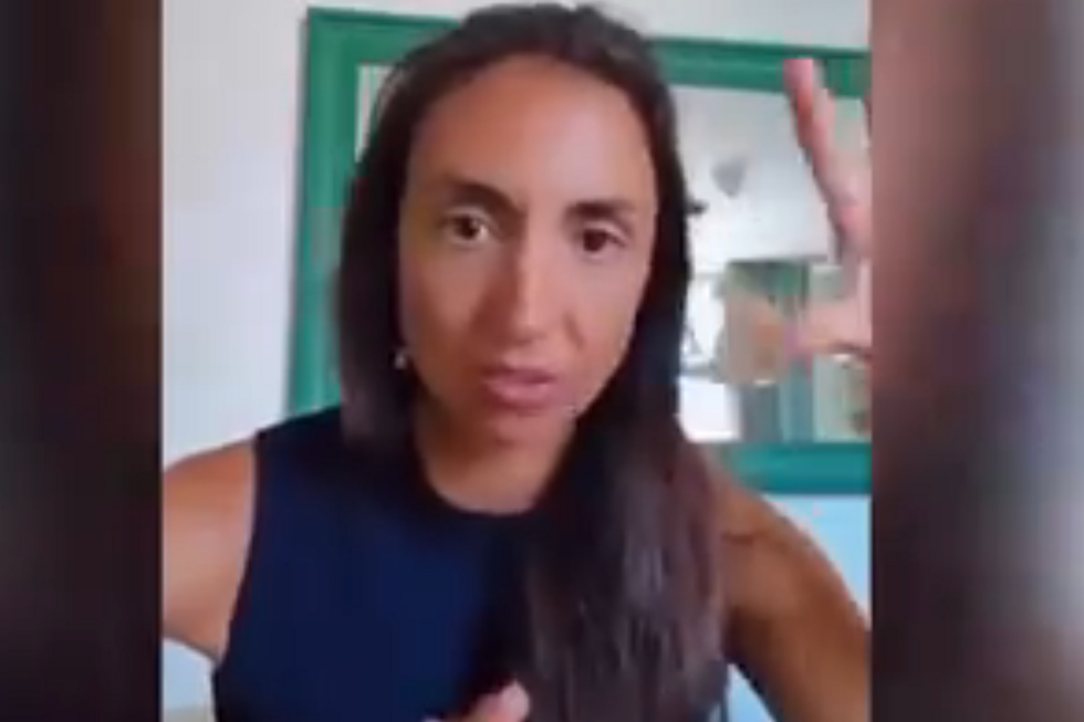 Joana Mascarenhas é influencer e diz que cala as birras da filha com água fria