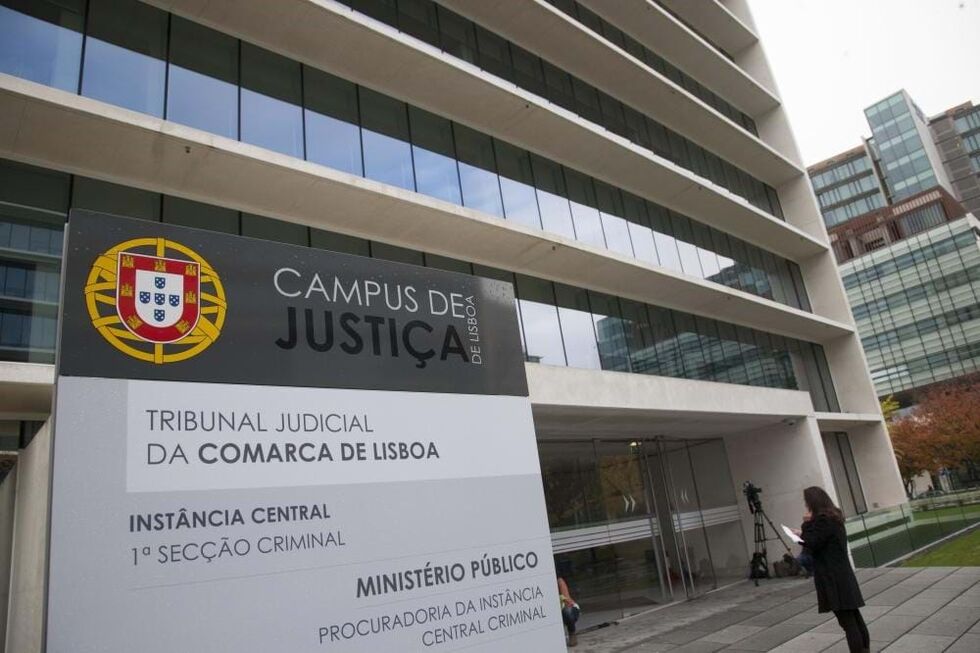 Tribunal julga acusação de pagamentos a 'blogger' para favorecer Sócrates
