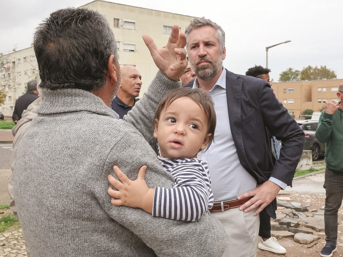 Políticos nos bairros: ir mais ao terreno é "um dever", aponta Marcelo